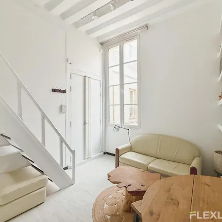 Appartamento Charming In The 4th District Of Parigi