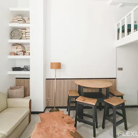 Appartamento Charming In The 4th District Of Parigi