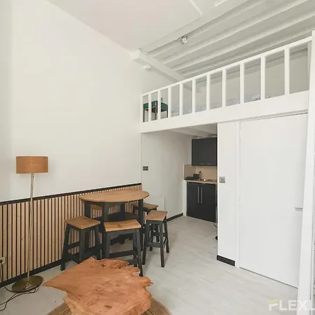 Appartamento Charming In The 4th District Of Parigi